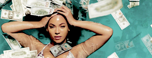 How to Get Strangers to Pay For Your College Tuition Money
