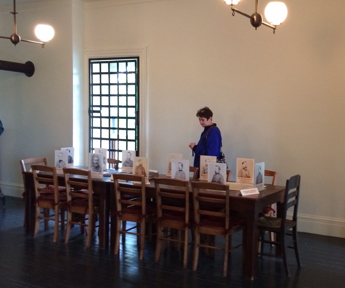 Yes, Julia's second drawing matches the names and placement of the prosecutors & commission at this table.