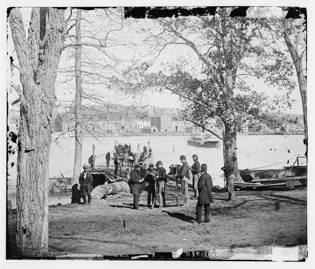 Inspecting a pass at the Mason's Island ferry landing. From Library of Congress.