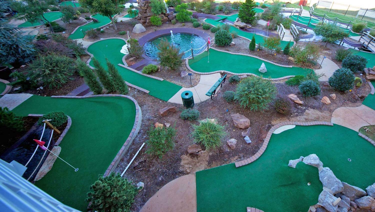 Heyday Entertainment Miniature Golf
