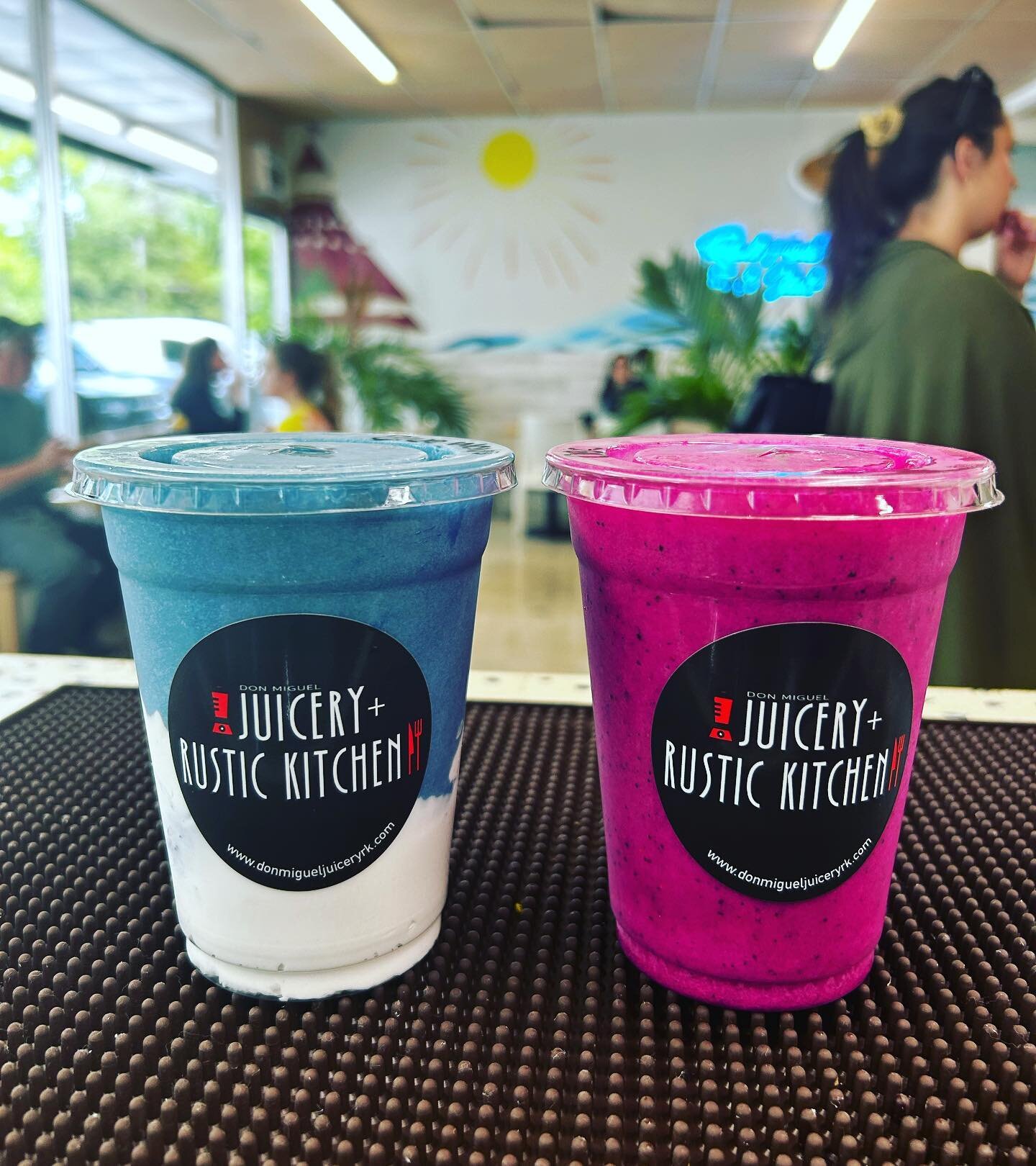Nothing else gives you that vibrant color like the whole foods Mother Nature supplied us all. Blue Wave and Dragon Berry Colada smoothies for the win! #naturescandy #realfoodfoodclub