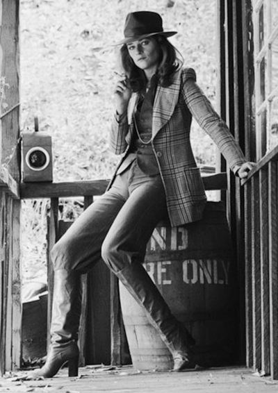 detail-classic-style-type-charlotterampling-houndstooth-blazer-hat-boots.jpg