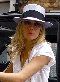 detail-boho-style-type-sunglasses-hat-bowler-white-tee-siennamiller.jpg