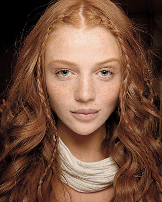 makeup-boho-style-type-hair-braids-faceframing-red-wavy-natural-bareface-nudelips.jpg