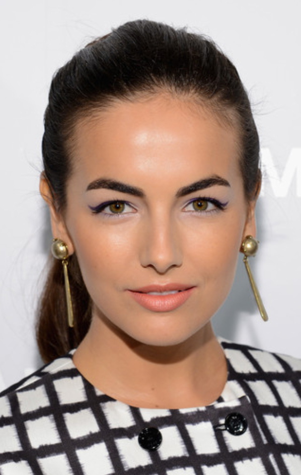 makeup-romantic-girly-style-type-wing-eyeliner-blue-ponytail-hair-drop-earrings-camillabelle-brun.jpg