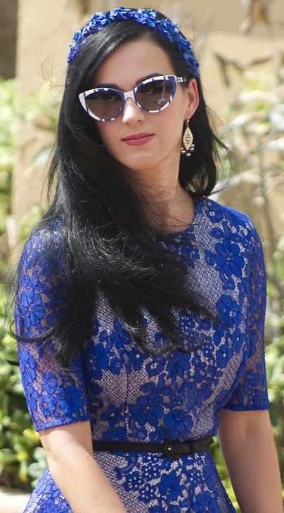 detail-retro-style-type-fashion-katyperry-blue-lace-dress-sunglasses-match-headscarf-long-hair-belt.jpg