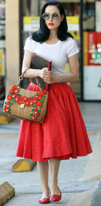 key-retro-style-type-fashion-ditavonteese-red-ful-skirt-white-tee-red-flats-sunglasses-casual-streetstyle.jpg