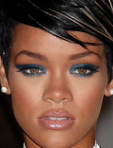 makeup-trendsetter-style-type-fashion-rihanna-blue-winged-eyeliner-eyeshadow-hair-cropped.jpg
