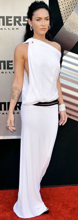 comfort-meganfox-dramatic-style-type-toga-dress-white-gown-hoop-earrings-halfup-hair-oneshoulder-redcarpet.jpg