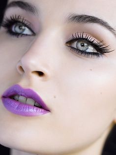 makeup-dramatic-style-type-purple-lips-eyeliner-trend.jpg