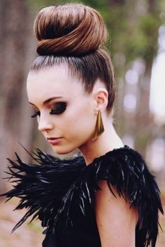 hair-dramatic-style-type-big-bun-hair-earrings-feather-dress-smokey-eyeshadow.jpg