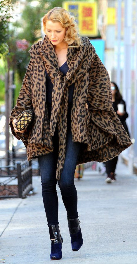 detail-blakelively-bombshell-sexy-style-type-skinny-jeans-leopard-coat-swing-booties-blonde-street.jpg