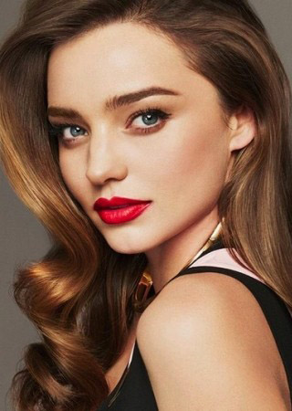 makeup-redlip-mirandakerr-instagram-bombshell-sexy-style-type-eyeshadow-brown-wavy-hair-long-model.jpg