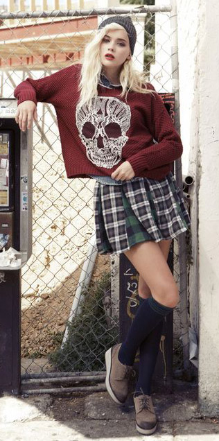 detail-rebel-grunge-style-type-plaid-mini-skirt-pleated-sweater-skull-beanie-blonde-kneesocks-brogues.jpg