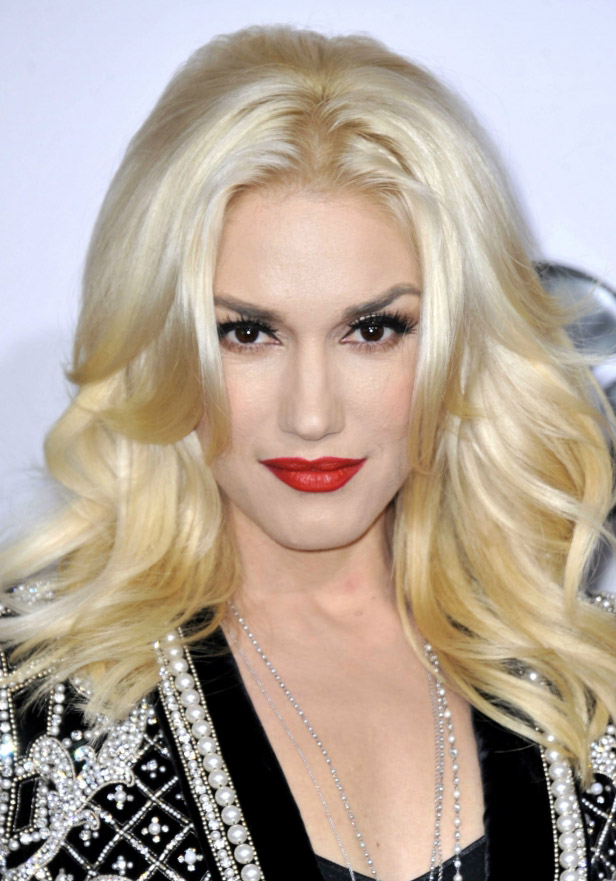 makeup-rebel-grunge-style-type-gwenstefani-blonde-red-lips-blonde-hair-wavy-fairskin.jpg