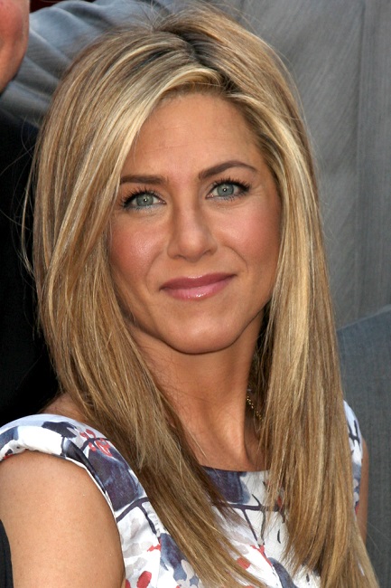 makeup-natural-sporty-style-type-jenniferaniston-blonde-blue-eyes-bareface-print-dress-straight-hair.jpg