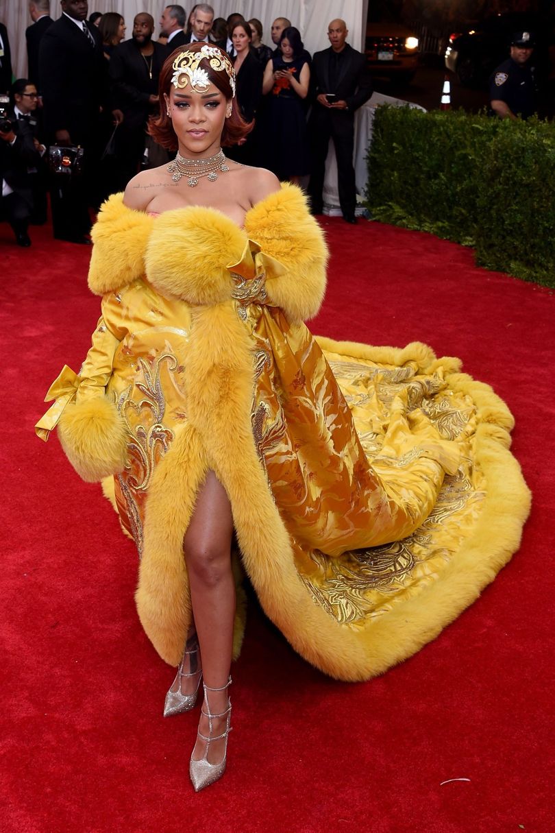 elegant-trendsetter-style-type-fashion-yellow-gown-oversized-fur-princess-rihanna-jewel-headpiece-necklace-redcarpet.jpg