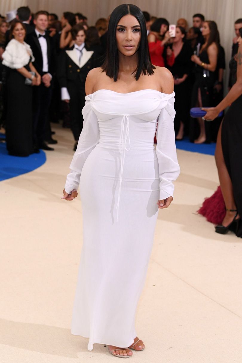 elegant-dramatic-style-type-kimkardashian-offshoulder-white-drss-gown-redcarpet-fashion.jpg