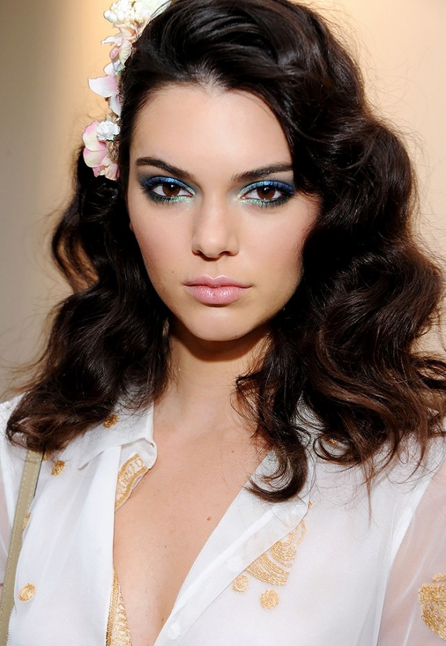 makeup-romantic-girly-style-type-kendalljenners-blue-eyeshadow-runway-waves-hair-flower.jpg