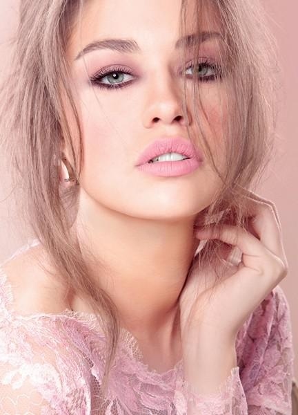 makeup-romantic-girly-style-type-pink-eyeshadow-lips-monochromatic.jpg