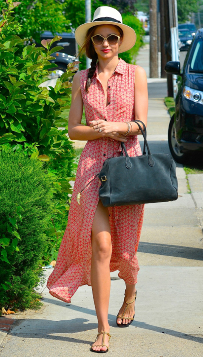 red-dress-zprint-grap-gray-bag-tan-shoe-sandals-hat-panama-sun-braid-maxi-wear-style-fashion-spring-summer-mirandakerr-street-hairr-classic-lunch.jpg