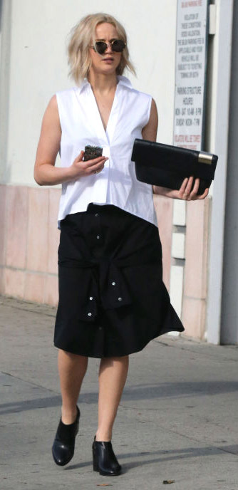black-aline-skirt-white-top-sun-black-shoe-booties-jenniferlawrence-style-spring-summer-blonde-work.jpeg