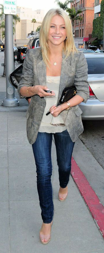 blue-navy-skinny-jeans-white-top-cami-grayl-jacket-blazer-tan-shoe-sandalh-juliannehough-blonde-spring-summer-work.jpg