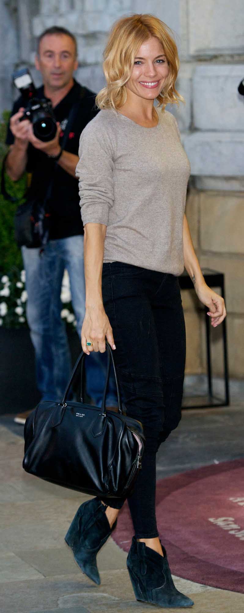 black-skinny-jeans-grayl-sweater-black-bag-black-shoe-booties-siennamiller-fall-winter-blonde-work.jpg