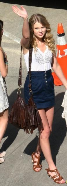 blue-navy-mini-skirt-white-top-brown-bag-fringe-cognac-shoe-sandals-taylorswift-howtowear-fashion-style-outfit-spring-summer-blonde-weekend.jpg