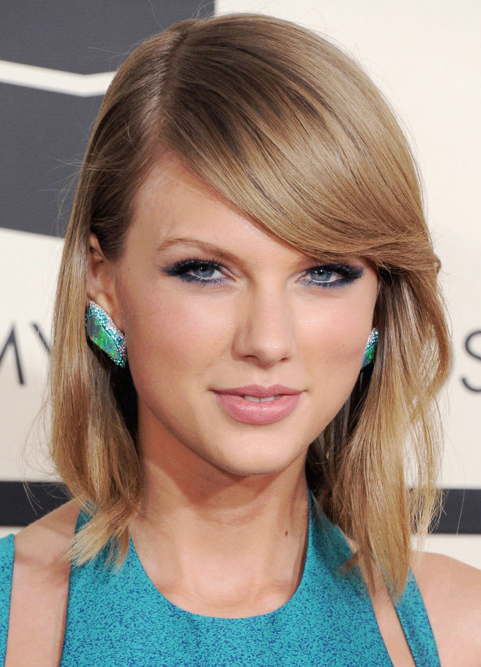 hair-taylorswift-blonde-makeup-lob-bangs-studs-blue-turquoise.jpg