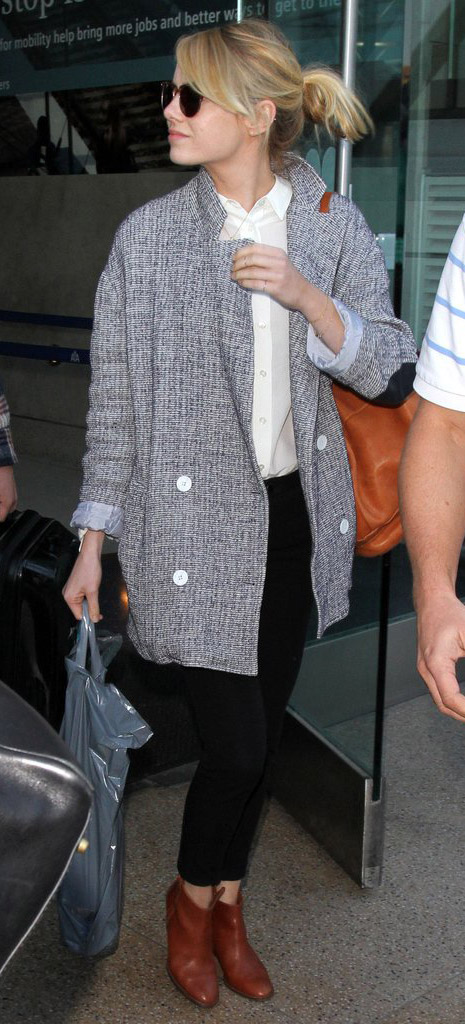 black-skinny-jeans-white-top-collared-shirt-howtowear-style-fashion-fall-winter-grayl-jacket-coat-cognac-bag-cognac-shoe-booties-sun-bun-emmastone-celebrity-street-blonde-lunch.jpg