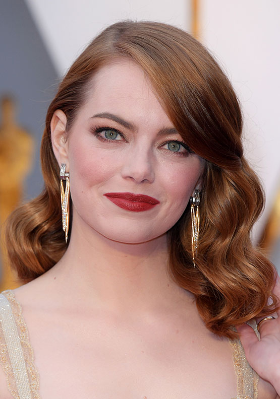 hair-emmastone-makeup-hairr-earrings-lob-wavy-side-part.jpg