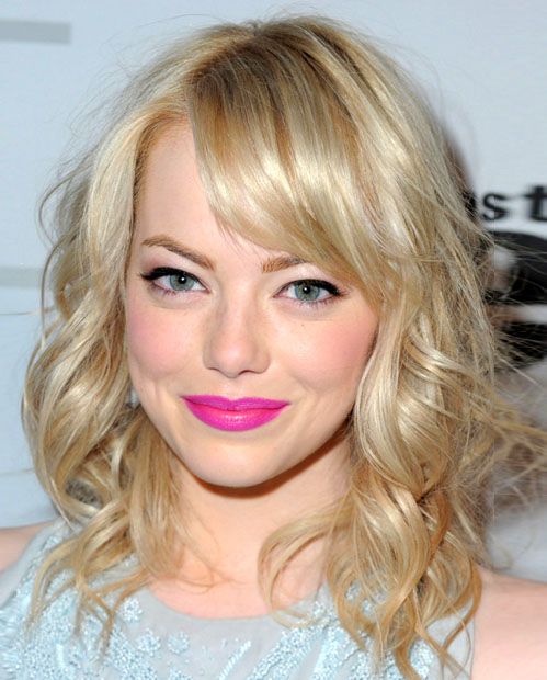 hair-emmastone-makeup-blonde-pink-lipstick-wavy-bangs-side.jpg