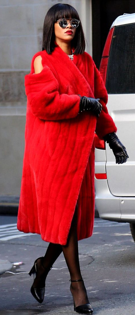 black-dress-red-jacket-coat-fur-black-tights-black-pumps-howtowear-fashion-style-outfit-fall-winter-mini-mink-fuzz-rihanna-celebrity-street-evening-gloves-sun-brunette-dinner.jpg