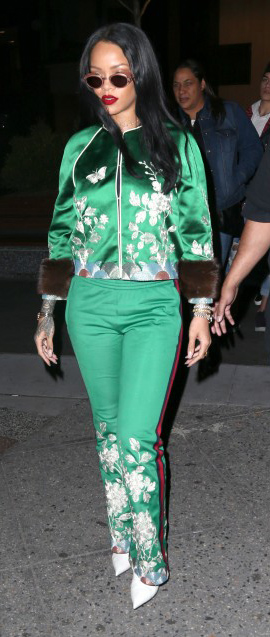 green-emerald-slim-pants-green-emerald-jacket-bomber-print-white-shoe-pumps-sun-howtowear-rihanna-celebrity-night-fall-winter-brun-dinner.jpg