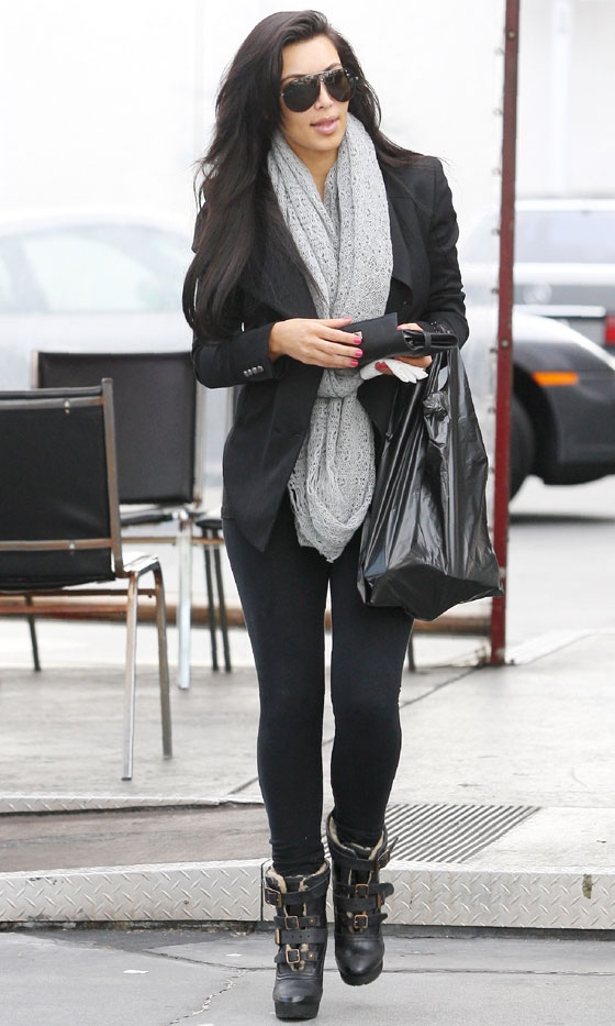 black-leggings-grayl-scarf-black-jacket-black-shoe-booties-sun-kimkardashian-brun-fall-winter-weekend.jpg
