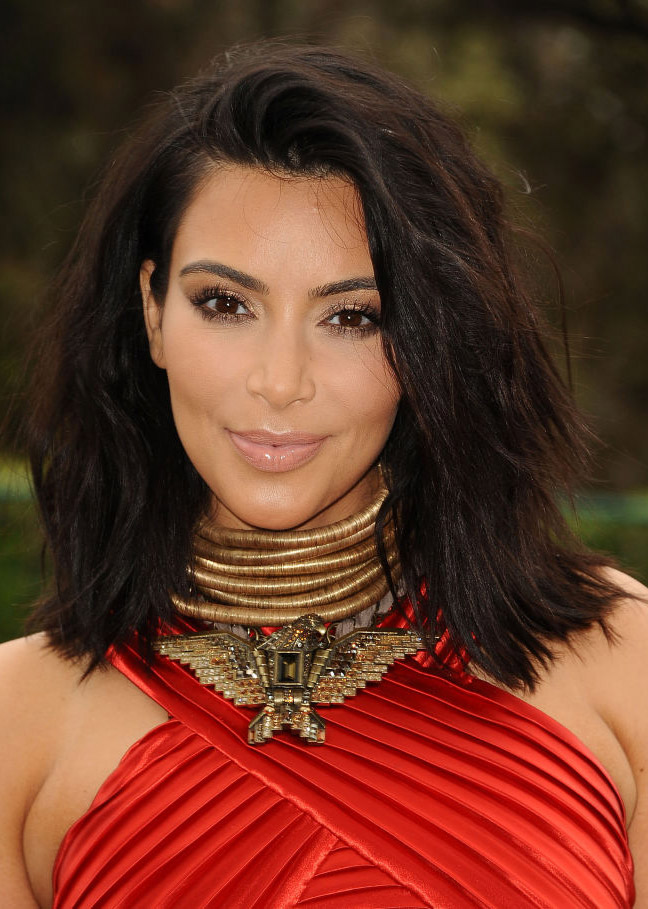 hair-makeup-kimkardashian-brun-lob-wavy-messy-necklace-layered.jpg