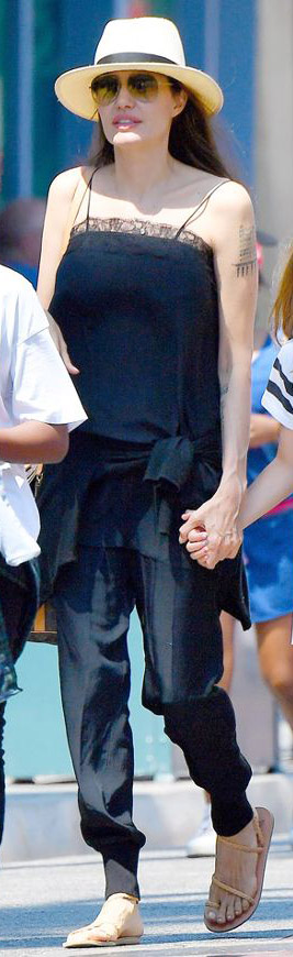 black-joggers-pants-black-top-cami-hat-panama-tan-shoe-sandals-sun-angelinajolie-spring-summer-brun-weekend.jpg