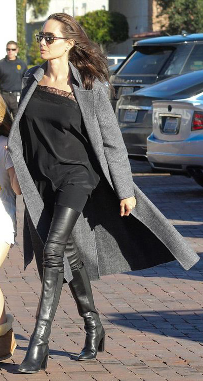 black-skinny-jeans-black-top-cami-grayd-jacket-coat-black-shoe-boots-sun-angelinajolie-fall-winter-brun-lunch.jpg