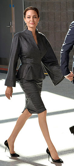 grayd-pencil-skirt-grayd-jacket-suit-black-shoe-pumps-angelinajolie-fall-winter-brun-dinner.jpg