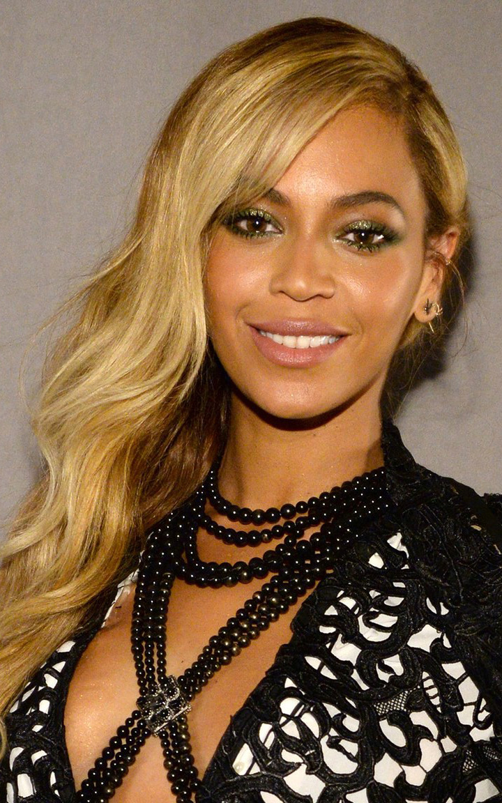 what-to-wear-oval-face-shape-style-haircut-sunglasses-hat-earrings-jewelry-beyonce-blonde-long-wavy.jpg