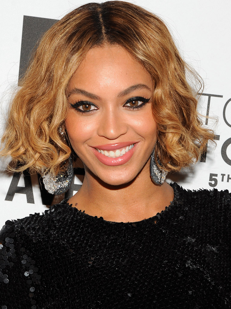 what-to-wear-oval-face-shape-style-haircut-sunglasses-hat-earrings-jewelry-beyonce-bob-curly-eyeliner.jpg