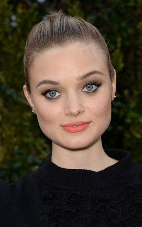 what-to-wear-square-face-shape-style-haircut-sunglasses-hat-earrings-jewelry-bellaheathcote-updo-orange-lips-eyeliner.jpg