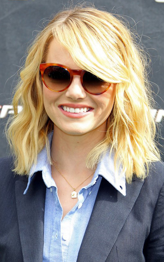 what-to-wear-round-face-shape-style-haircut-sunglasses-hat-earrings-jewelry-emmastone-lob-wavy-sideswept.jpg