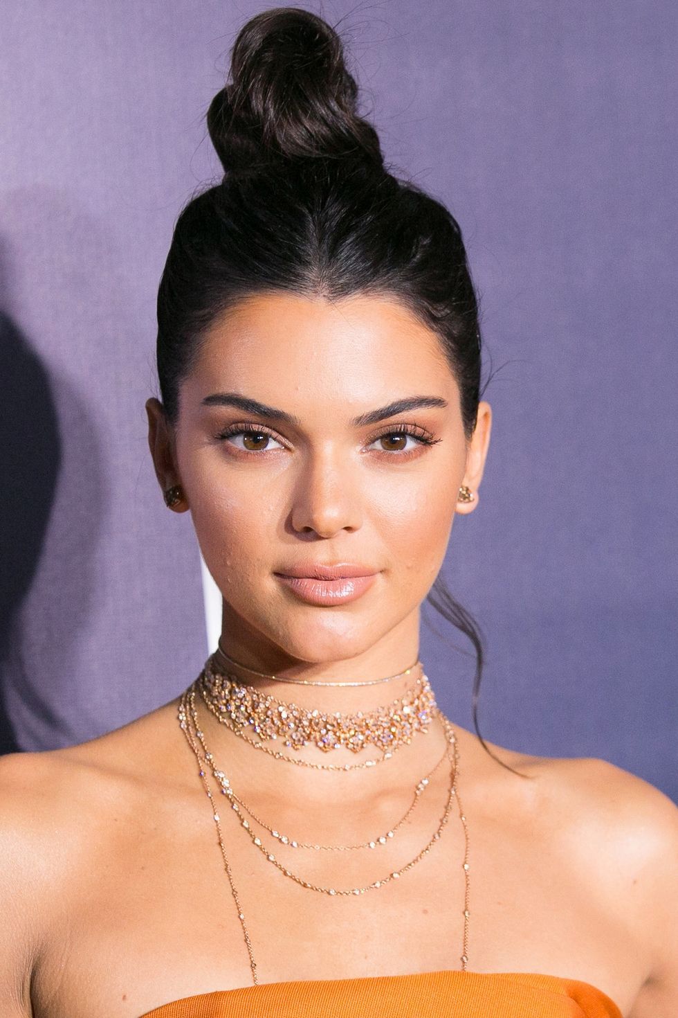 what-to-wear-heart-face-shape-style-haircut-sunglasses-hat-earrings-jewelry-kendalljenner-bun-choker-necklaces-strapless-orange.jpg