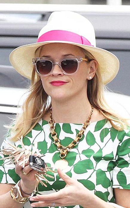 what-to-wear-heart-face-shape-style-haircut-sunglasses-hat-earrings-jewelry-reesewitherspoon-hat-panama-pink-necklace.jpg