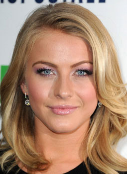 hair-juliannehough-blonde-makeup-long-pink-lips-sidepart.jpg