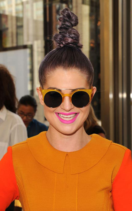 what-to-wear-pear-face-shape-style-haircut-sunglasses-hat-earrings-jewelry-kellyosbourne-bun-twisted.jpg