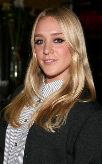 what-to-wear-oblong-face-shape-style-haircut-sunglasses-hat-earrings-jewelry-chloesevigny-blonde-eyeliner.jpg
