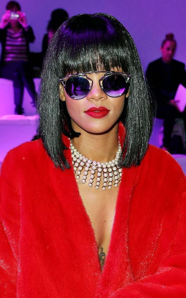 what-to-wear-oblong-face-shape-style-haircut-sunglasses-hat-earrings-jewelry-rihanna-red-necklace-lob-bangs-straight.jpg